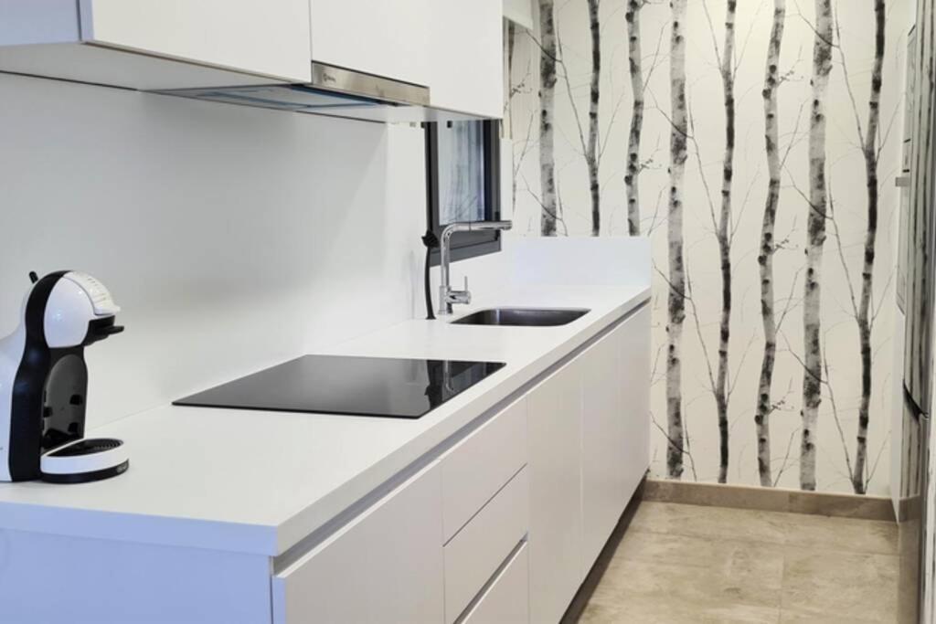 Lujoso Apartamento Nuevo Playa Centro Эстепона Экстерьер фото